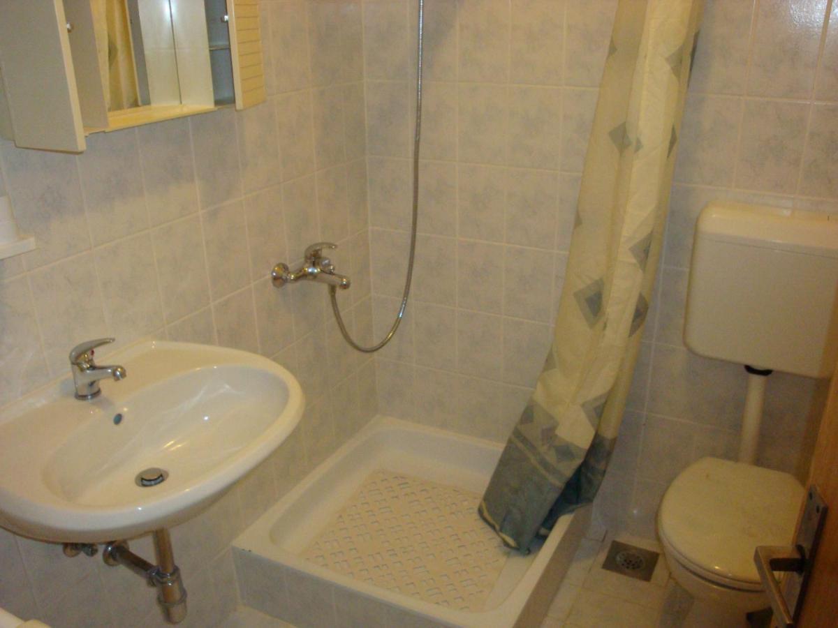 Apartments By The Sea Barbat, Rab - 17620 Barbat na Rabu Екстериор снимка